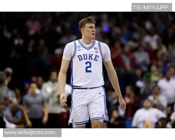 库珀·弗拉格用“风趣”的理由解说对麦克·麦克朗做出“太矮了”的手势